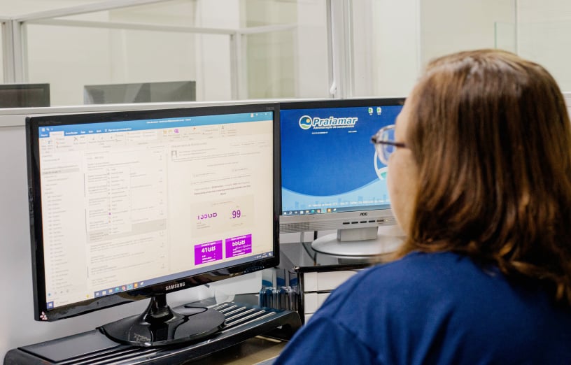 Funcionaras acessando aplicativo