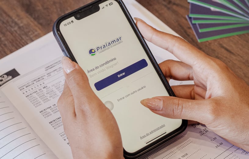 Funcionaras acessando aplicativo